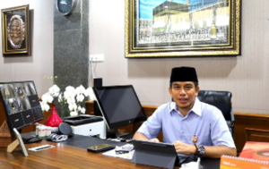 Perumda PDAM Tirtawening Kota Bandung meminta para pelanggannya untuk berhemat. Pasalnya, saat ini PDAM Tirtawening tengah kesulitan memperoleh suplai air baku. Menurut Direktur Utama PDAM Tirtawening Kota Bandung, Sonny Salimi, suplai air baku berkurang akibat kemarau yang tengah terjadi saat ini.