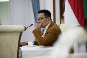 Gubernur Jawa Barat Ridwan Kamil memastikan akan menaikkan Upah Minimum Provinsi (UMP) tahun 2022. Keputusan ini diambil untuk mengikuti keputusan dari pemerintah pusat sekaligus memberi keadilan bagi buruh dan pengusaha. Penetapan UMP 2022 ini berdasarkan UU 11/2020 tentang Cipta Kerja dan turunannya PP 36/ 2021 tentang Pengupahan. Bertujuan untuk memberikan perlindungan kepada pekerja/buruh agar upahnya tidak dibayar terlalu rendah akibat posisi tawar mereka yang lemah dalam pasar kerja.