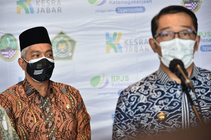 Wakil Ketua Komisi V DPRD Jabar,Abdul Hadi bersama Gubernur Ridwan Kamil di Ballroom Pullman Hotel Kota Bandung