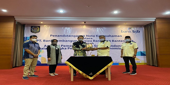 bank bjb memiliki komitmen untuk terus mendorong peningkatan kesejahteraan masyarakat, tak terkecuali masyarakat desa. Dukungan bank bjb dalam meningkatkan laju perekonomian masyarakat desa terwujud dalam berbagai kolaborasi, salah satunya adalah kerja sama dengan Asosiasi Pemerintah Desa Seluruh Indonesia (APDESI).