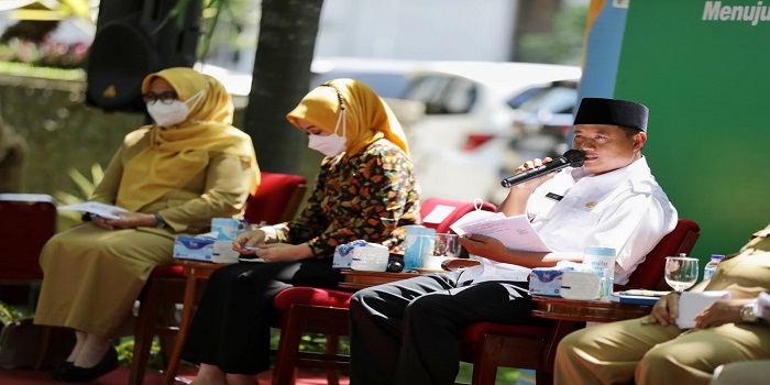 Pandemi COVID-19 bisa menjadi momentum tepat bagi bangsa Indonesia memiliki hari anak yatim nasional. Demikian dikatakan Wakil Gubernur Jawa Barat Uu Ruzhanul Ulum dalam acara Jabar Punya Informasi (Japri) bertema “Inspirasi Anak Yatim” di Gedung Sate, Kota Bandung, Senin (27/9/2021).