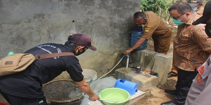 Sistem Penyediaan Air Minum (SPAM) Pedesaan merupakan Program Penyediaan Air Minum dan Sanitasi Berbasis Masyarakat (Pamsimas) yang sedang digalangkan oleh Pemerintah Pusat dan diteruskan oleh Pemerintah Provinsi Jawa Barat ke Kabupaten Kota. Anggota Komisi IV DPRD Provinsi Jawa Barat, Mochamad Ichsan mengatakan bahwa program SPAM Pedesaan ini dilaksanakan atas dasar kesulitan masyarakat khususnya yang tinggal di plosok dalam memperoleh Air Minum yang bersih.