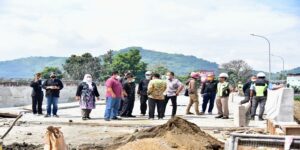 Komisi IV DPRD Provinsi Jawa Barat, meninjau langsung progres pembangunan peningkatan jalan Provinsi di Jembatan Leuwigajah, Baros, Kota Cimahi, Jawa Barat yang diproyeksikan untuk mengurangi kemacetan yang kerap terjadi di kawasan tersebut. Ketua Komisi IV DPRD Provinsi Jawa Barat, Tetep Abdulatip mengatakan, pihaknya meninjau proyek tersebut untuk memastikan anggaran yang digelontorkan terserap dengan baik dan maksimal serta memastikan juga apakah bisa selesai pada tahun ini.