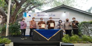 Bank bjb menjalin kerja sama dengan PT Amarta Mikrofintek dalam penyaluran kredit UMKM Channeling. Amartha merupakan salah satu perusahaan dengan platform P2P yang berkomitmen mendorong pertumbuhan ekonomi yang lebih inklusif, pemerataan ekonomi dan membuka peluang untuk meningkatkan kesejahteraan masyarakat khususnya para pelaku umkm skala ultra mikro