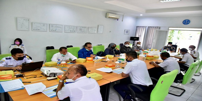 Komisi IV DPRD Provinsi Jawa Barat Mengunjungi kantor UPTD LLAJ Wilayah II Kabupaten Bandung untuk lakukan evaluasi anggran perubahan tahun anggaran 2021 . Ketua Komisi IV DPRD Provinsi Jawa Barat, Tetep Abdul Latip mengatakan, evaluasi dilakukan di UPTD wilayah II yang cukup memprihatinkan dan harus menjadi perhatian panitia anggaran dan TAPD terutama terkait dengan pemutusan hubungan kerja walaupun sifatnya sementara.