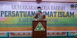 Wakil Ketua (Waket) DPRD Provinsi Jawa Barat, Achmad Ru'yat menghadiri Acara Pembukaan Musyawarah Kerja Daerah (Mukerda) Persatuan Ummat Islam (PUI) Kabupaten Bogor yang bertempat di Graha Dinar Syariah Hotel Jalan Raya Puncak, Cisarua, Kabupaten Bogor. Sabtu, (27/11/2021). Wakil Ketua DPRD Jawa Barat H. Achmad Ru’yat , Bertidak sebagai Keynote Speaker Mukerda PUI Kabupaten Bogor 2021 dimana dirinya membakar semangat peserta yang hadir dengan memaparkan PUI sebagai salah satu ormas islam yang ikut mendirikan Negara Kesatuan Republik Indonesia (NKRI).