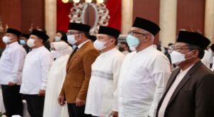 Program Satu Desa Satu Hafidz (Sadesha) Al Qur'an yang di gadang-gadang oleh Pemerintah Provinsi Jawa Barat didukung penuh oleh DPRD Provinsi Jawa Barat, hal tersebut terlihat dari anggaran yang rancang oleh DRPD Jabar untuk program tersebut agar terlaksana dengan baik. Wakil Ketua Komisi V DPRD Provinsi Jawa Barat, Abdul Hadi Wijaya mengatakan, pihaknya memiliki kewenangan penuh terutama dari sisi anggaran untuk mensukseskan program Sadesha itu. "Kami sangat mendukung program ini untuk di tuntaskan semoga dimasa-masa mendatang terus berlanjut anggaran dari provinsi akan terus kami dorong agar disetujui (Anggaran) dan semoga ini akan menjadi kebaikan dan kebarokahan untuk jawa barat demikian sukses untuk SADESA," katanya di Kabupaten Bandung, Senin, (31/1/2022).