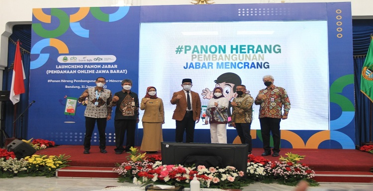 Sinergitas bank bjb dengan Fintech PT. Investree Radhika Jaya menyepakati perjanjian kerja sama Penyaluran Kredit UMKM Channeling dengan total penyaluran pada tahap awal senilai Rp 50 miliar melalui Penandatanganan Perjanjian Kerja Sama (PKS) Penyaluran Kredit UMKM Channeling khususnya di Jawa Barat. Penandatanganan kerja sama dilakukan Pemimpin Divisi Kredit UMKM bank bjb Denny Mulyadi dengan Direktur Utama PT. Investree Radhika Jaya Adrian Gunadi di Gedung Sate, Kota Bandung. Senin 31 Januari 2022