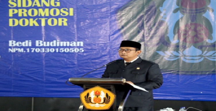 Bedi Budiman Ketua Komisi I DPRD Provinsi Jawa Barat Fraksi PDI Perjuangan meraih Gelar Doktor (S3) Program Ilmu Hubungan Internasional Fakultas Ilmu Sosial dan Ilmu Politik (Fisip) Univesitas Padjadjaran setelah melaksanakan sidang promosi doktor, Jumat (18/2/2022). Politisi Partai berlambang banteng moncong putih ini berhasil mempertahankan disertasinya berjudul "Reaktualisasi Gerakan Non-Blok Dalam Sistem Internasional Unipolar" di hadapan penguji yang yang diketuai Prof. Obsatar Sinaga, Prof. Yanyan M Yani, (Anggota) dan Drs. Taufik Hidayat, (Anggota) serta Tim Oponen Ahli yakni Dr. R. Widya Setiabudi Sumadinata, Dr. Wawan Budi Darmawan, Dr. Gilang Nur Alam, dan Prof. H. Sam’un Jaja Raharja, selaku representasi guru besar Universitas Padjadjaran. Bedi saat memaparkan disertasinya mengungkapkan, penelitian tersebut dilakukan untuk mengkaji bagaimana langkah yang harus dilakukan Gerakan Non Blok (GNB) di tengah tatanan politik dunia yang sudah tidak bersifat bipolar lagi.