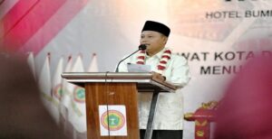 Wakil Gubernur Jawa Barat Uu Ruzhanul Ulum resmi membuka Musyawarah Daerah Ke-IV DPD Persatuan Perawat Nasional Indonesia Kota Depok di Gedung Dwidjosewojo Hotel Bumi Wiyata, Kota Depok, Sabtu (19/3/22). Dalam sambutannya, Pak Uu -sapaan Wagub Jabar- mengucapkan terima kasih dan apresiasi pada seluruh insan-insan kesehatan di Jabar, khususnya perawat, yang sampai saat ini terus berjibaku berjuang melawan pandemi COVID-19 dan menunaikan tugasnya secara profesional. "Pemerintah Provinsi Jawa Barat memberikan penghormatan yang luar biasa dari mulai membangun monumen (Monumen Perjuangan COVID-19 Jabar) yang diresmikan oleh Bapak Wakil Presiden, tercatat nama-nama insan kesehatan yang gugur pada perang melawan COVID-19," ungkap Pak Uu.