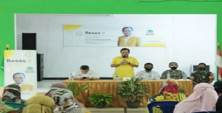 Anggota DPRD Provinsi Jawa Barat Daerah Pemilihan XV (Kota & Kabupaten Tasikmalaya) Drs. H. Yod Mintaraga, MPA melaksanakan kegiatan Reses II Masa Sidang 2021 - 2022, yang bertempat di Kantor Desa Tanjungsari, Kecamatan Sukaresik, Kabupaten Tasikmalaya, Rabu, (09/03/2022). Pada kegiatan reses kali ini Yod menyapa masyarakat Desa Tanjungsari dan sekaligus ingin mendapatkan beberapa aspirasi yang berada di Desa Tanjungsari. “Kedatangan saya kesini ingin menyapa masyrakat Desa Tanjungsari sekaligus ingin mendengarkan langsung aspirasi apa saja yang akan diutarakan oleh masyarakat disini," kata Yod.