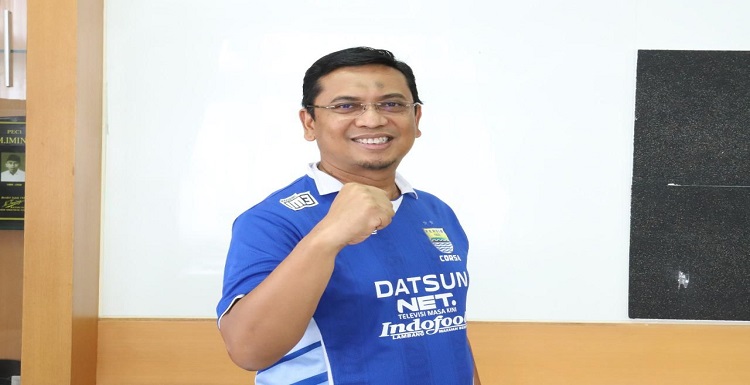 Walikota Bandung definitif yang baru dilantik, Yana Mulyana, harus bekerja cepat mengingat masa jabatannya hanya sekitar 18 bulan. Disisi lain, masih banyak permasalahan di Kota Bandung yang perlu penanganan segera. Demikian disampaikan Ketua DPRD Kota Bandung, Tedy Rusmawan, saat menghadiri acara Tadarus On The Road yang digelar Garuda Keadilan dan DPD PKS Kota Bandung di seputar Jalan Cikapayang dan Dago, Kota Bandung, Selasa (19/4/2022). "Walikota harus kerja cepat. Selesaikan dahulu masalah yang sudah menahun seperti banjir," ujarnya. Persib Bandung hingga saat ini dikabarkan belum bisa menggunakan Stadion Gelora Bandung Lautan Api (GBLA) Gedebage, Kota Bandung. Hal ini terjadi karena masih ada permasalahan administrasi hingga proses lelang pengelolaan yang akan dilakukan oleh Pemerintah Kota Bandung. Menanggapi hal itu, Ketua DPRD Kota Bandung, H. Tedy Rusmawan, A.T., M.M., meminta kepada Wali Kota Bandung Definitif Yana Mulyana untuk segera menyelesaikan proses administrasi hingga lelang pengelolaan Stadion GBLA saat ini kondisinya tidak terawat dan tak juga bisa jadi Home Ground tim kebangga Kota Bandung, Persib.