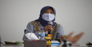 Panitia Khusus (Pansus) V DPRD Provinsi Jawa Barat menyayangkan minimnya anggaran pendampingan hukum dan penanganan psikologis bagi korban kejahatan terhadap perempuan. Hal itu diungkapkan Ketua Pansus V DPRD Provinsi Jawa Barat, Hj Lilis Boy dalam kunjungannya ke Dinas Pengendalian Penduduk Keluarga Berencana, Pemberdayaan Perempuan dan Perlindungan Anak (DP3A) Kabupaten Bansung Barat. Lilis mengatakan, tidak adanya biaya pendampingan perlindungan bagi kalangan ekonomi rendah atau menengah ke bawah menjadi salah satu permasalahan yang terjadi sekarang.