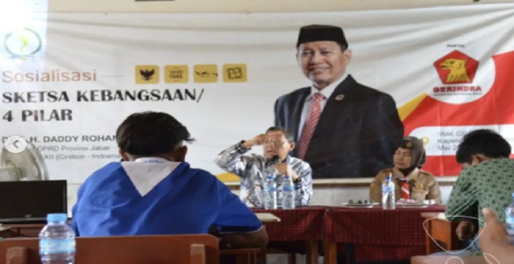 Anggota DPRD Provinsi Jawa Barat Dapil XII (Kab/Kota Cirebon Dan Kab. Indramayu) Daddy Rohanady menilai para peserta didik khususnya kalangan SMK harus disiapkan menjadi generasi tangguh untuk melanjutkan tongkat estafet kepemimpinan dan siap menghadapi segala tantangan. Sehingga, penerus bangsa Indonesia benar-benar dapat bersaing untuk mewujudkan cita-cita para pendiri bangsa. "Selain menekuni bidang keilmuan, mereka patut pula mendapat wawasan kebangsaan yang memadai," ucapnya dalam kegiatan Sosialisasi 4 Pilar/Sketsa Kebangsaan di SMK Grogol, Kapetakan, Kabupaten Cirebon, Selasa (17/5/2022).