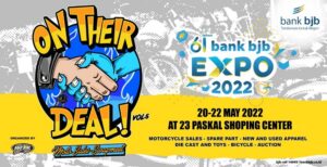 bank bjb menggelar event "On Their Deal" yang merupakan pameran otomotif swapmeet produk otomotif sepeda motor. Acara ini merupakan rangkaian kegiatan memeriahkan HUT bank bjb ke-61 yang mengusung tema Satu Visi Bersinergi untuk Negeri. Pemimpin Divisi Corporate Secretary bank bjb Widi Hartoto mengatakan On Their Deal berlangsung pada 20 -22 Mei 2022 pukul 10.00 - 22.00 WIB di Langit Lobby, Mal 23 Paskal, Kota Bandung. "Sebagai sahabat komunitas pecinta otomotif, bank bjb mendukung pameran On Their Deal yang siap memanjakan bikers," ujar Widi. Menurutnya, hobi otomotif sepeda motor di Indonesia telah berkembang pesat sehingga melahirkan banyak komunitas bikers. Hal ini juga lantas mendorong geliat industri otomotif dan UMKM terkait di bidang tersebut. On Their Deal merupakan pameran unik karena menghadirkan beragam produk, aksesoris, dan perlengkapan pendukung bikers mulai dari kaos, jaket, helm, dan lainnya. Para pecinta otomotif sepeda motor bisa memilih produk yang diinginkan dan dibutuhkannya secara langsung.