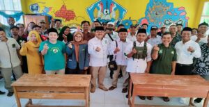 Anggota DPRD Provinsi Jawa Barat Dapil XII (Kabupaten/Kota Cirebon dan Kabupaten Indramayu) Sidkon Djampi menyebutkan generasi milenial harus mampu menanamkan nilai-nilai kebangsaan sejak dini dan digaungkan terhadap masyarakat luar. Seperti yang disosialisasikan kepada elemen masyarakat dan peserta didik di SMK Seni Indramayu yang dimana siswa-siswi dan lulusannya sering berhubungan dengan dunia luar, dengan kata lain turis baik domestik maupun luar negeri. "Artinya, dalam kegiatan 4 pilar tersebut merupakan sketsa dari NKRI. Sekaligus mengingatkan bahwa mereka lulusan seni menjadi duta terhadap dunia luar bangga sebagai orang Indonesia," ujarnya dalam kegiatan kegiatan 4 Pilar Kebangsaan dalam rangka Citra Bhakti/Parlemen dalam Sketsa Kebangsaan di Aula SMK Seni Indramayu, Desa Sukamelang, Kecamatan Kroya, Kabupaten Indramayu, Rabu (18/5/2022).