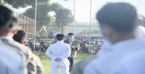 Pendidikan di bidang pertanian cenderung kurang diminati masyarakat. Umumnya masyarakat meminati pendidikan bidang teknologi informasi. Padahal, bidang pertanian sangat penting karena mengemban kelangsungan ketersediaan pangan untuk masa yang akan datang. Demikian disampaikan oleh Wakil Gubernur Jawa Barat Uu Ruzhanul Ulum saat menjadi Pembina Apel Pagi, di SMK Pertanian Pembangunan Negeri (PPN) Tajungsari, Kabupaten Sumedang, Selasa (24/5/2022). Pak Uu –sapaan akrab Wagub—menuturkan,  siswa sekolah pertanian merupakan generasi langka yang akan menentukan kebangkitan swasembada pangan Jabar di masa depan sebagai calon-calon petani Zilenial atau  generasi Z, yakni mereka yang lahir tahun 1997 hingga tahun 2012. “Saya bangga adik-adik menjadi siswa SMK PPN karena tak banyak orang yang melirik bidang pertanian. Kbanyakan fokus pada industri teknologi,” ujar Pak Uu. “Padahal kita manusia tidak makan handphone canggih, gedung beton, atau mobil mengkilap, tapi kita makan hasil petani. Kalian adalah generasi langka,” tuturnya.