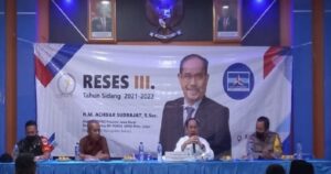 Dewan Perwakilan Rakyat Daerah (DPRD) Provinsi Jawa Barat saat ini tengah melaksanakan kegiatan Reses III tahun sidang 2021-2022 di Daerah Pemilihan masing-masing. Masa reses ini adalah bagian kerja Anggota Dewan di luar persidangan. Untuk DPRD Jabar, masa reses ini dimulai sejak 5 Juli sampai dengan 14 Juli 2022. Anggota DPRD Provinsi Jawa Barat Daerah Pemilihan Jabar IX (Kabupaten Bekasi), H. M. Achdar Sudrajat, S.Sos. melaksanakan kegiatan Reses III Tahun Sidang 2021-2022 di Desa Tamansari, Kecamatan Setu, Kabupaten Bekasi Jumat (8/7/2022). Dikatakan H. M. Achdar Sudrajat, S.Sos. Politisi Partai Demokrat mengatakan, reses merupakan media untuk menjaring aspirasi masyarakat yang diwakilinya terkait permasalahan penyelenggaraan pemerintahan daerah dan kebutuhan pembangunan daerah serta terkait bantuan-bantuan yang digulirkan oleh pemerintah khususnya provinsi Jawa Barat.