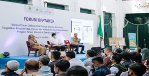 bank bjb bersama Pemerintah Daerah Provinsi Jawa Barat terus menunjukan komitmennya mendukung para Petani Milenial melalui Forum Offtaker. Forum yang berlangsung pada Senin 4 Juli 2022 di Aula Timur Gedung Sate tersebut dihadiri Asisten Perekonomian dan Pembangunan Sekretaris Daerah Provinsi Jawa Barat M. Taufiq B Santoso, PLT Kepala Biro Perekonomian Setda Provinsi Jawa Barat Yuke Mauliani Septina, serta berbagai unsur dari jajaran Pemda Provinsi Jawa Barat. Sedangkan dari bank bjb dihadiri oleh Pemimpin Divisi Kredit UMKM bank bjb Denny Mulyadi beserta perwakilan dari kantor wilayah dan kantor cabang bank bjb. Pemimpin Divisi Corporate Secretary bank bjb Widi Hartoto mengatakan tujuan dari Forum Offtaker adalah diskusi dan menguatkan program Petani Milenial dengan bersinergi bersama.