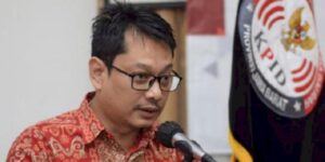 Komisi Penyiaran Indonesia Daerah Jawa Barat (KPID Jabar) menerbitkan surat edaran baru terkait Program Siaran Keagamaan di Lembaga Penyiaran. Surat Edaran KPID Jabar Nomor 1 Tahun 2022 tersebut berlaku untuk seluruh Radio dan TV yang ada di wilayah Jawa Barat. Ketua KPID Jabar, Dr. Adiyana Slamet menjelaskan, surat edaran tebaru ini diterbitkan untuk menjadi pedoman bagi lembaga penyiaran radio dan televisi di Jawa Barat, tentang bagaimana seharusnya siaran keagamaan dilakukan. “Dalam rangka meningkatkan ketakwaan kepada Tuhan yang Maha Esa, dan memperkukuh integrasi nasional, berdasarkan Pancasila dan UUD 1945,” ujar Adiyana , Kamis 18 Agustus 2022.