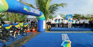 bank bjb kolaborasi bersama Pemerintah Provinsi Daerah (Pemdaprov) Jawa Barat dan Harian Kompas menggelar Cycling De Jabar untuk mengangkat potensi wilayah Jabar selatan dan menarik investor. Cycling De Jabar yang berlangsung pada 27-28 Agustus 2022 ini merupakan kegiatan pariwisata berbasis olahraga (sport tourism) melalui jelajah sepeda di sepanjang jalur selatan Jabar dengan menempuh jarak lebih dari 300 kilometer. Sebanyak 100 pesepeda dari berbagai komunitas menjalani etape 1 dengan menempuh jarak 150 km yang start dari Geopark Ciletuh Kabupaten Sukabumi hingga finish di Karang Potong, Kabupaten Garut. Sedangkan pada etape 2, peserta menempuh jarak 169 km dengan start dari Rancabuaya, Kabupaten Garut dan finish di Alun-alun Paamrokan, Kabupaten Pangandaran.