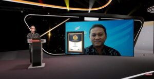 bank bjb meraih penghargaan dalam ajang Indonesia Best Bank Awards 2022 karena secara konsisten terus bertransformasi mengembangkan layanan digital demi pelayanan cepat dan mudah bagi nasabah. WartaEkonomi.co.id menetapkan bank bjb sebagai penerima penghargaan Indonesia Best Bank 2022 for The Accelerate Banking Business Transformation (Category KBMI 2, BPD). Penghargaan ini diberikan kepada bank bjb secara virtual yang diwakili oleh Pemimpin Divisi Information Technology bank bjb Anthonius Satriyo Wibowo, pada Kamis 25 Agustus 2022. Pemimpin Divisi Corporate Secretary bank bjb Widi Hartoto mengatakan penghargaan yang diraih bank bjb merupakan buah dari kerja keras seluruh insan bank bjb dalam menghadirkan inovasi terbaru bagi nasabah demi mendorong kinerja bank bjb.