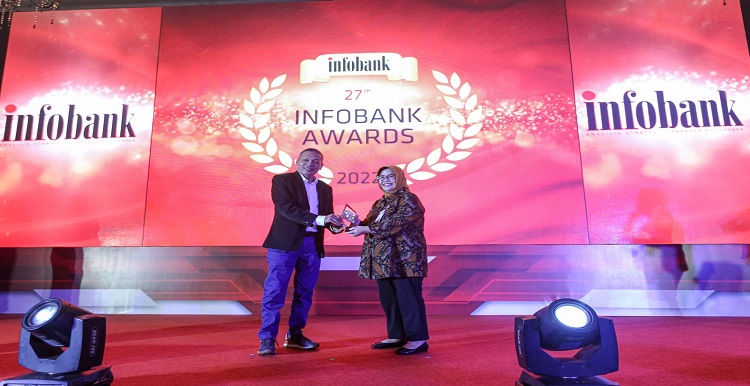 bank bjb berhasil kembali mengukir prestasi dengan meraih 3 penghargaan sekaligus dalam ajang 27th Infobank Award 2022 berkat kinerja keuangan yang gemilang. bank dengan kode emiten BJBR ini meraih special award The Best Performance KBMI 2 Bank ini 2022 (Asset Amount Above IDR.100T), special trophy Diamond Throphy (Predikat kinerja "Sangat bagus" Selama 20 Tahun Beruntun), reguler award Predikat kinerja "Sangat Bagus" Kelompok KBMI 2 (Modal Inti di Atas Rp6 Triliun s.d Rp14 Triliun) Aset 100 Triliun ke Atas - Infobank Award 2022. Penghargaan yang diterima Direktur Keuangan bank bjb Nia Kania dalam kegiatan High Level Forum & Upacara Penganugerahan yang berlangsung pada Kamis, 25 Agustus 2022 di Jakarta. Dalam acara tersebut juga digelar Forum Infobank dengan tema Second Half Economic Forecasting 2022 bertajuk Mewaspadai Signal Resesi dan Debitur Nakal.