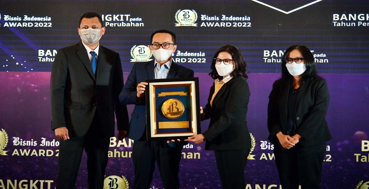 Seiring perkembangan teknologi, bank bjb terus melakukan beragam inovasi layanan sehingga memudahkan nasabah. Karena itu, berkat terobosan dan ide kreatif, bank bjb meraih dua penghargaan yaitu Innovative Bank in Digital Acceleration dan Penghargaan Kategori Bank Pembangunan Daerah (BPD) Wilayah Jawa-Bali di Bisnis Indonesia Award (BIA) 2022 di The Ritz-Carlton Mega Kuningan, Jakarta, Senin 15 Agustus 2022. Penghargaan diterima Pemimpin Divisi Digital Banking bank bjb Arfianto Ramadhian. Pemimpin Divisi Corporate Secretary bank bjb Widi Hartoto mengungkapkan, digitalisasi oleh bank bjb guna mendorong inklusi keuangan.