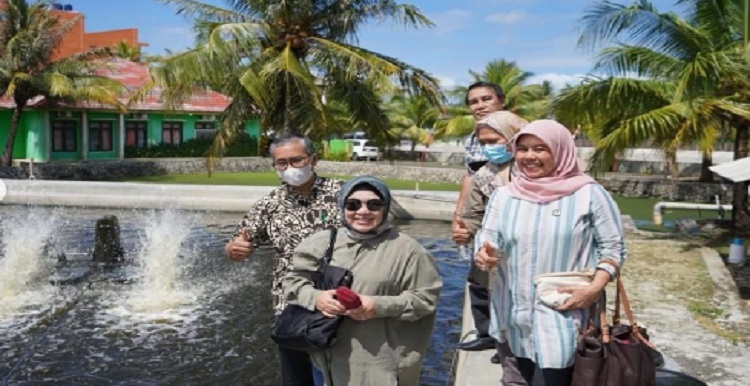 Pimpinan dan Anggota Komisi II DPRD Provinsi Jawa Barat melakukan kunjungan kerja (kunker) ke UPTD Perikanan Air Payau dan Laut Wilayah Selatan, Kabupaten Pangandaran.Selasa 9 Agustus 2022. Komisi II membidang Perekonomian, meliputi: Perdagangan dan Perindustrian, Wilayah Kelautan Daerah, Konservasi Alam, Ketahanan Pangan, Pertanian Tanaman Pangan, Peternakan, Perikanan, Perkebunan, Kehutanan, Logistik, Koperasi dan Pengusaha Kecil serta Pariwisata. Kunker tersebut dipimpin Wakil Ketua Dra. Hj. Lina Ruslinawati Anggota Legislatif (Aleg) dari partai Gerindra. Menurut politisi perempuan partai berlambang burung garuda ini adapun maksud dan tujuan kunker ini dalam rangka evaluasi Program dan Kegiatan APBD Tahun Anggaran 2022 dan rencana Program dan Kegiatan APBD Tahun 2023 .