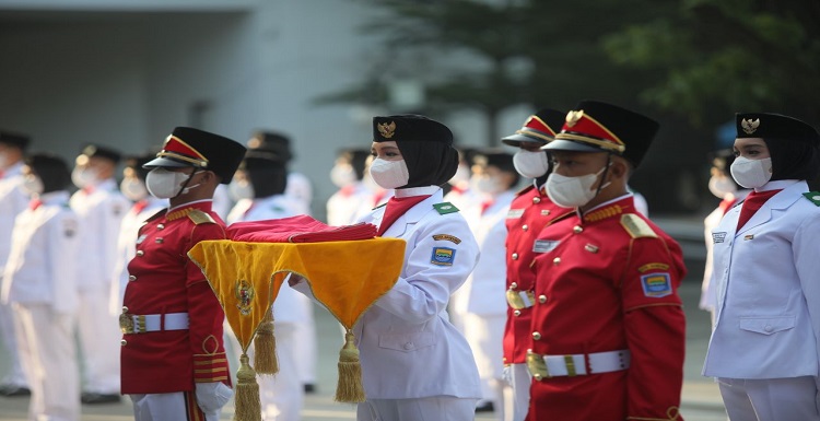 Perayaan Hari Kemerdekaan Indonesia selalu dihiasi dengan agenda pengibaran dan penurunan bendera oleh Pasukan Pengibar Bendera Pusaka (Paskibraka). Ada cerita panjang di balik terbentuknya Paskibraka. Cerita panjang tersebut kemudian tertuang dalam Peraturan Menteri Pemuda dan Olahraga RI Nomor 14 Tahun 2017 tentang Perubahan atas Peraturan Menteri Pemuda dan Olahraga Nomor 0065 Tahun 2015 tentang Penyelanggaran Kegiatan Pengibar Bendera Pusaka. Dalam aturan itu disebutkan, Paskibraka lahir bersamaan dengan Proklamasi Kemerdekaan Republik Indonesia yang dikumandangkan di Jalan Pegangsaan Timur Nomor 56, Jakarta, pada Jumat, 17 Agustus 1945 tepat pukul 10.00 WIB.