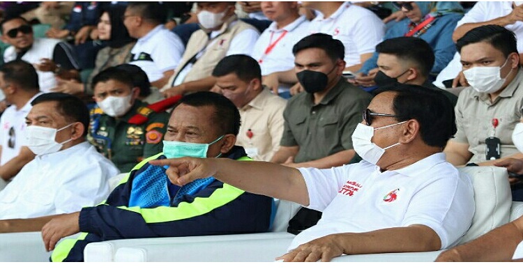 Ketua Dewan Perwakilan Rakyat Daerah (DPRD) Provinsi Jawa Barat Brigjen TNI (Purn) H. Taufik Hidayat, S.H., M.H., mengungkapkan kebanggaannya seusai menghadiri secara khusus pertandingan Final Nusantara Open 2022 bersama Menteri Pertahanan Republik Indonesia (Menhan RI), H. Prabowo Subianto, Senin, (1/8/2022), di Stadion Pakansari, Kabupaten Bogor. “Banyak hal yang bisa saya ungkapkan, termasuk kebanggaan tak terkira bagi warga Jawa Barat karena Persib Bandung U-16 meraih juara Nusantara Open 2022 setelah menaklukan PSLS Lhokseumawe dengan skor akhir 2-0,” ungkap Ketua DPRD Jabar Taufik Hidayat. Nusantara Open 2022 merupakan kejuaraan yang diselenggarakan oleh Yayasan Akademi Nusantara Bersatu, sejak 16 Juli hingga 1 Agustus 2022 yang memperebutkan piala Prabowo Subianto. Beberapa unsur terbaik dari turnamen Nusantara Open 2022 telah berhasil menyatukan semua elemen terkait persepakbolaan di Indonesia.