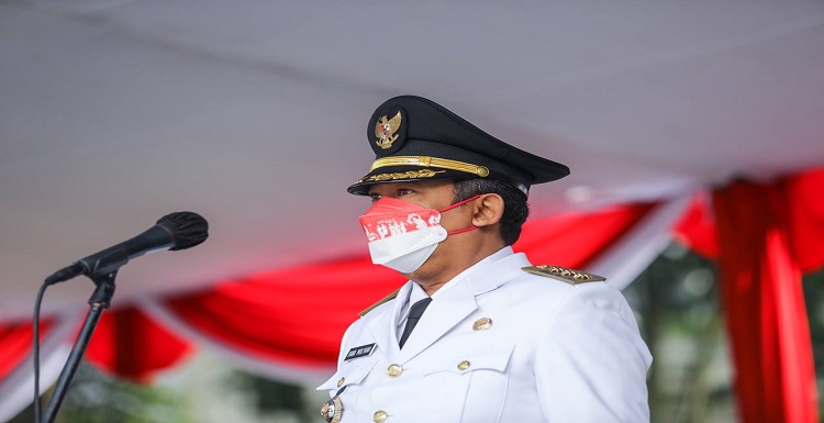 Sesuai tema Hari Ulang Tahun (HUT) ke-77 Republik Indonesia, "Pulih Lebih Cepat dan Bangkit Lebih Kuat", Wali Kota Bandung, Yana Mulyana optimis ekonomi, sosial, hingga budaya di Kota Bandung bisa segera kembali normal. Hal itu diungkapkan Yana usai melaksanakan upacara HUT ke-77 RI tingkat Kota Bandung di Balai Kota Bandung, Rabu 17 Agustus 2022. "Alhamdulilah pandemi semakin mereda, sehingga bisa bangkit kembali sesuai dengan tema peringatan kali ini Pulih Lebih Cepat Bangkit Lebih Kuat," katanya. Namun Yana memegaskan, semua upaya harus diimbangi dengan penerapan protokol kesehatan.