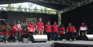 Perayaan Dies Natalis ke-16 Universitas Sangga Buana (USB) YPKP Bandung menyelenggarakan berbagai kegiatan. Mulai dari Funwalk, Talkshow, Pentas Seni dan dimeriahkan penampilan spesial artis-artis ibukota. Selain merayakan Dies Natalis ke-16 USB YPKP, juga memperingati Milad ke-52 Yayasan Pendidikan Keuangan dan Perbankan (YPKP). Kegiatan peringatan tahun ini merupakan perayaan pertama setelah terjeda selama dua tahun akibat pandemi Covid-19. "kegiatan ini adalah sebenarnya kegiatan rutin yang kita laksanakan setiap tahun, hanya kemarin terjeda (pandemi) covid-19. Jadi 2 tahun kita tidak menyelenggarakan," ujar Rektor USB YPKP, DR. Asep Effendy, S.E., M.Si., PIA., CFrA., CRBC, saat ditemui di lokasi kegiatan, Sabtu (27/8/2022).