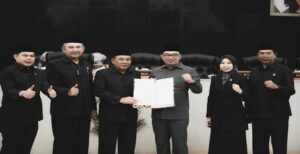 Rancangan Peraturan Daerah tentang Perubahan Anggaran Pendapatan dan Belanja Daerah Jawa Barat Tahun 2022 resmi disahkan menjadi Peraturan Daerah. Rapat paripurna tersebut dipimpin Ketua DPRD Provinsi Jawa Barat  Brigjen TNI (purn) Taufik Hidayat di dampingi Wakil Ketua Achmad Ru'yat,Ineu Purwadewi Sundari, Oleh Soleh dan Ade Ginanjar,serta dihadiri langsung Gubernur Jawa Barat Ridwan Kamil berserta sejumlah Kepala Perangkat Daerah. Bertempat di ruang paripurna gedung dewan jalan Diponegoro no 27 Kota Bandung,Kamis (29/9/2022) Pengesahan Perda Perubahan APBD 2022 ditandai dengan penandatanganan persetujuan bersama antara Pimpinan DPRD Jabar dengan Gubernur Jabar Ridwan Kamil dalam Rapat Paripurna DPRD Jabar. Dalam pendapat akhirnya, Gubernur menyampaikan, volume Perubahan APBD 2022 yang semula sebesar Rp31,54 triliun bertambah Rp559,89 miliar menjadi Rp32,10 triliun atau naik 1,78 persen.