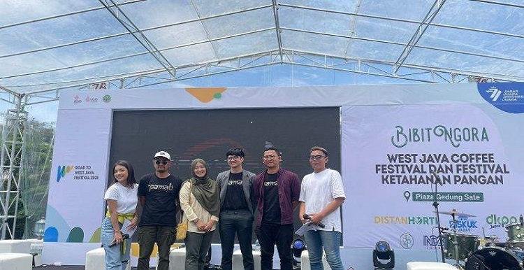 Dinas Pariwisata dan Kebudayaan Provinsi Jawa Barat mengapresiasi film 'Pamali' besutan sineas Bobby Prasetyo karena cerita dan pesan dari film tersebut sangat mengangkat budaya dan pariwiasata Jawa Barat. "Salah satu kanalnya adalah film 'Pamali' yang sudah tayang beberapa hari ini di bioskop," ujar Kepala Bidang Pemasaran Dinas Pariwisata dan Kebudayaan Jabar Chandrawulan saat talkshow film 'Pamali', di Gedung Sate, Jalan Diponegoro, Kota Bandung, Minggu (9/10/2022). Film Pamali mengambil cerita tentang 'pamali' atau tabu yang hidup di masyarakat Sunda sejak lama. Pamali merupakan aturan tidak tertulis yang tidak boleh dilanggar. Jika dilanggar maka akan ada petaka atau kesialan yang terjadi.