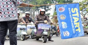 Wakil Gubernur Jawa Barat Uu Ruzhanul Ulum turut memeriahkan acara Batik Nation Ride 2022, yang dihelat platform sosial media Vespa Hits Indonesia. Event ini dalam rangka Hari Batik Nasional yang jatuh tiap 2 Oktober. Batik Nation Ride merupakan kegiatan city rolling atau keliling kota dengan mengendarai sepeda motor Vespa, dimulai dari kantor Bank bjb Pusat di Jalan Naripan Bandung, menyusuri sejumlah ruas jalan di Kota Bandung, dan finis di halaman Gedung Sate Jalan Diponegoro. Event ini diikuti berbagai komunitas sepeda motor Vespa di Jabar. Para pencinta Vespa pun tampak antusias menghadiri acara dengan memakai pakaian bernuansa batik.