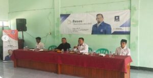 Dewan Perwakilan Rakyat Daerah (DPRD ) Provinsi Jawa Barat,saat ini sedang melaksanakan kegiatan reses yang merupakan kewajiban para wakil rakyat untuk turun ke daerah pemilihannya guna menjaring dan menyerap konstituen sebagaimana di atur di dalam Undang-Undang Nomor 13 Tahun 2019 atas revisi Undang-Undang Nomor 17 Tahun 2014 Tentang Majelis Permusyawaratan Rakyat ,Dewan Perwakilan Rakyat Dewan Perwakilan Daerah, dan Dewan Perwakilan Rakyat Daerah,selanjutnya di sebut MD3. Kegiatan Reses I Tahun Sidang 2022-2023 tersebut juga dilakukan Anggota DPRD Provinsi Jawa Barat Daerah Pemilihan Kabupaten Sumedang, Kabupaten Majalengka dan Kabupaten Subang (Dapil XI) Raden Tedi, ST, menggelar kegiatan Reses I Masa Sidang 2022/2023, di Aula Kantor Desa Pamulihan, Kecamatan Pamulihan, Kabupaten Sumedang, Selasa 1 November 2022. Menurut legislator dari Partai Amanat Nasional (PAN) ini reses merupakan media untuk menjaring aspirasi masyarakat yang diwakilinya terkait permasalahan penyelenggaraan pemerintahan daerah dan kebutuhan pembangunan daerah serta terkait bantuan-bantuan yang digulirkan oleh pemerintah khususnya provinsi Jawa Barat.