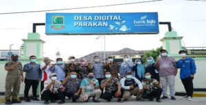 bank bjb berkomitmen terus mendorong laju perekonomian semua lapisan masyarakat, melalui program Desa Digital. Program pemberdayaan desa melalui produk dan layanan perbankan ini sukses dilakukan dalam rangka menciptakan ekosistem digital di perdesaan. Saat ini, bank bjb telah melakukan piloting Desa Digital terhadap 38 desa di Jawa Barat dan Banten. Desa-desa piloting ini adalah diantara Desa -desa yang telah memanfaatkan berbagai fitur desa digital bersama bank bjb. Saat ini, hampir semua layanan di desa tersebut telah memanfaatkan akses digital untuk menunjang pelayanan kepada masyarakat. Desa tersebut telah mengimplementasikan produk dan layanan bank bjb di antaranya layanan IBC (Internet Banking Corporate) yang telah terintegrasi dengan Siskeudes (Sistem Keuangan Desa), penyaluran Kredit UMKM, layanan Agen Laku Pandai bjb BiSA serta layanan perbankan lainnya seperti Giro Kas Desa, Giro Bumdes, Payroll Service, IBC Bumdes, DPLK, Kredit Ritel dan layanan QRIS bank bjb.