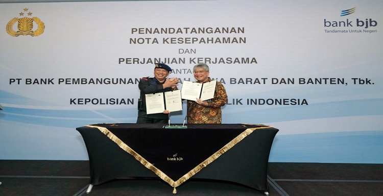 bank bjb bersama Kepolisian Negara Republik Indonesia (Polri) menandatangani Nota Kesepahaman tentang Bantuan Pengamanan dan Pemanfaatan Produk dan Jasa Layanan Perbankan dan Perjanjian Kerja Sama (PKS) tentang Pemanfaatan Produk dan Jasa Layanan Perbankan pada Senin, 14 November 2022 di Bali. Penandatanganan Nota Kesepahaman dan PKS antara kedua belah pihak dilaksanakan dalam rangka kolaborasi pengamanan dan pemanfaatan produk dan jasa layanan perbankan. Beberapa layanan yang dikerjasamakan di antaranya adalah pemanfaatan data, pembukaan rekening giro, pemanfaatan layanan virtual account (VA), penggunaan jasa payroll, serta penyediaan produk dan jasa layanan perbankan lainnya.