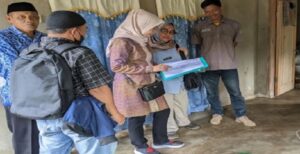 Wakil Ketua DPRD Provinsi Jawa Barat Dr. Hj. Ineu Purwadewi Sundari S.Sos., MM Meninjau Lokasi Program Bantuan Rutilahu di Desa Sanca Kecamatan Ciater, Kabupaten Subang. Selasa (29/11/2022). Program perbaikan rutilahu merupakan komitmen Pemda Provinsi Jabar untuk mewujudkan hunian yang sehat bagi masyarakat. Multiplier effect-nya diharapkan hunian sehat dapat meningkatkan derajat kesehatan penghuninya. Menurut Tete sapaan akrab Ineu Purwadewi Sundari,pihaknya terus mendorong keberadaan program rumah tinggal layak huni ini bagi warga yang kurang mampu.jelas srikandi partai berlambang banteng moncong putih ini.