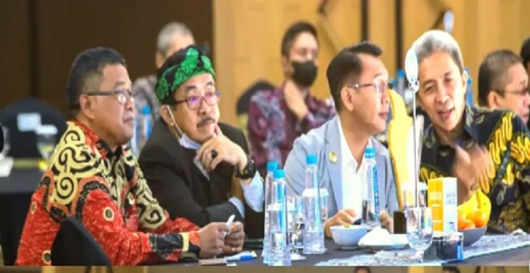 Komisi Penyiaran Indonesia Daerah Jawa Barat kembali memberikan apresiasi kepada insan penyiaran melalui Anugerah Penyiaran Jawa Barat ke-15 Tahun 2022 di Hotel Nuanza, Cikarang, Kabupaten Bekasi, Rabu (2/11/2022). Gubernur Jabar Ridwan Kamil yang hadir pada acara tersebut turut menyampaikan apresiasi kepada insan penyiaran televisi dan radio yang terus berkomitmen menjaga kondusivitas Jabar melalui informasi yang edukatif. Acara tersebut dihadiri Sekretaris dan Anggota Komisi I DPRD Provinsi Jawa Barat H. Sadar Muslihat, S.H dan H. Muhammad Sidkon Djampi, SH .