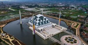 Kawasan dan Masjid Raya Al Jabbar kembali dibuka pada 1 Ramadan 1444 Hijriah atau Kamis 23 Maret 2023, setelah sebelumnya ditutup sementara untuk penataan dan pemeliharaan sejak 27 Februari 2023. Analis Kebijakan Ahli Utama Sekretariat Daerah Provinsi Jabar Dewi Sartika mengimbau kepada masyarakat yang akan beribadah di Masjid Raya Al Jabbar untuk menaati tata tertib, baik di dalam area masjid maupun luar area masjid. "Hal itu perlu dilakukan agar masyarakat dapat beribadah di Masjid Raya Al Jabbar dengan tenang, tertib, dan nyaman, terutama di Bulan Suci Ramadan," ucap Dewi di Kota Bandung, Kamis (23/3/2023).