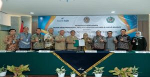 bank bjb dan Yayasan Kartika Eka Paksi (YKEP) melakukan sejumlah penandatanganan akad Perjanjian Kredit, Perjanjian Kerja Sama (PKS) dan Nota Kesepahaman (MoU), Kamis 26 Januari 2023 di Gedung Rektorat Universitas Jenderal Ahmad Yani (UNJANI), Kota Cimahi. Kerja sama yang disepakati antara kedua belah pihak terkait dengan jasa layanan perbankan dan akad Perjanjian kredit. Acara turut dihadiri oleh Ketua YKEP Letnan Jenderal TNI (Purn.) Tatang Sulaiman beserta jajaran, Rektor UNJANI Cimahi Prof. Hikmahanto Juwana beserta jajaran dan Direktur Konsumer & Ritel bank bjb Suartini beserta jajaran. Terdapat lima kerja sama terbaru yang disepakati oleh bank bjb dan YKEP. Pertama adalah Akad Perjanjian Kredit Investasi senilai Rp1,05 triliun yang ditandatangani oleh Pemimpin Divisi Korporasi bank bjb Dicky Syahbandinata dan Ketua Pengurus YKEP Letnan Jenderal TNI (Purn.) Tatang Sulaiman beserta dengan Bendahara Pengurus Brigadir Jenderal TNI (Purn) Yudi Sutrasna.