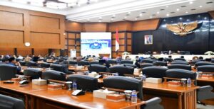 Dewan Perwakilan Rakyat Daerah (DPRD) Provinsi Jawa Barat gelar Rapat Paripurna dengan agenda Pembukaan Masa Sidang II Tahun 2022-2023 dan Penetapan Alat Kelengkapan DPRD (AKD), bertempat di Gedung DPRD Jabar, Selasa (3/1/2023). Dipimpin langsung oleh Ketua DPRD Provinsi Jawa Barat Brigjen TNI (Purn) H. Taufik Hidayat, Rapat Paripurna dihadiri langsung oleh Pimpinan dan Anggota DPRD, Wakil Gubernur Jawa Barat unsur Forkopimda, dan tamu undangan lainnya. Rapat Paripurna dibuka dengan agenda pertama, yaitu Pembukaan Masa Sidang II Tahun 2022-2023,