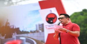 Gubernur Jawa Barat Ridwan Kamil menegaskan bahwa Jawa Barat sebagai Provinsi Pembumian Pancasila. Jabar juga mampu menghadirkan kurikulum anti-radikalisme dan anti-terorisme di SMA dan SMK. "Jawa Barat merupakan provinsi pertama yang menghadirkan kurikulum anti-radikalisme dan anti-terorisme di SMA/SMK tahun 2022 untuk membentengi generasi-generasi kami dari hal-hal yang menjauhkan dari Pancasila," kata Ridwan Kamil saat menghadiri Pembukaan Senam Sehat dan Gerak Jalan Jabar Bangkit dalam rangka Peringatan HUT ke-50 PDI Perjuangan di halaman depan Gedung Sate, Kota Bandung, Sabtu (28/1/2023). Hadir dalam kegiatan tersebut Sekretaris Jenderal PDI-P Hasto Kristiyanto, Menteri Koperasi dan Usaha Kecil Menengah Teten Masduki; dan anggota DPR RI dari Fraksi PDI-P TB. Hasanuddin.