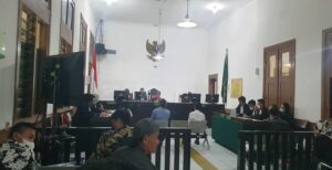 Sidang kasus suap di Mahkamah Agung (MA) dengan terdakwa Heryanto Tanaka dan Ivan Dwi Kusuma Sujanto, kembali digelar secara hybrid di Pengadilan Negeri (PN) Tipikor Bandung, Senin (27/2/2023). Jaksa Penuntut Komisi Pemberantasan Korupsi (KPK), kali ini menghadirkan saksi Theodorus Yosep Parera dan Eko Suparno yang juga merupakan pengacara dari deposan Koperasi Simpan Pinjam (KSP) Intidana Heryanto Tanaka. Theodorus Yosep Parera dan Eko Suparno sendiri merupakan terdakwa dalam kasus tersebut dalam berkas perkara terpisah.