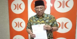 Fraksi PKS DPRD Provinsi Jawa Barat mendesak Gubernur Jabar Ridwan Kamil untuk menolak Tim Nasional (Timnas) Israel dalam perhelatan Piala Dunia U-20 di Indonesia. Ketua Fraksi PKS DPRD Jabar Haru Suandharu mengatakan bahwa Provinsi Jabar menjadi salah satu venue Piala Dunia U-20 yang berada di Stadion Si Jalak Harupat, Kabupaten Bandung. Hari ini kami dari Fraksi PKS menyampaikan surat kepada Gubernur dan Wakil Gubernur Jawa Barat juga DPR/DPRD Fraksi PKS, agar Gubernur Jawa Barat bapak Ridwan Kamil menolak kehadiran Timnas U-20 Israel yang akan ikut bertanding di Piala Dunia U-20 di Jalak Harupat,” kata Haru kepada wartawan di Ruang Fraksi PKS, DPRD Jabar, Kota Bandung, Jumat (24/3/2023).