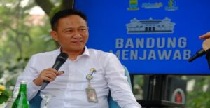 Pemerintah Kota (Pemkot) Bandung mendorong peringatan Hari Buruh Internasional atau May Day 2023 harus digelar dengan suka cita melalui berbagai kegiatan positif. Menurut Kepala Dinas Tenaga Kerja (Disnaker) Kota Bandung, Andri Darusman menyebut perayaan May Day merupakan momentum kebersamaan antara pekerja, pengusaha dan pemerintah. Tahun ini, kata dia, perayaan May Day rencananya akan diisi dengan berbagai kegiatan seperti bakti sosial, donor darah dan outbond.