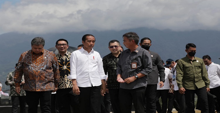 Presiden RI Joko Widodo meresmikan Kawasan Ekonomi Khusus (KEK) Lido City. Peresmian  tersebut disaksikan  Gubernur Jawa Barat Ridwan Kamil , di Kabupaten Bogor, Jumat (31/3/2023). Gubernur Jawa Barat Ridwan Kamil optimistis KEK Lido akan menyerap banyak tenaga kerja lokal yang dapat membawa pendapatan dan memunculkan lapangan usaha baru bagi masyarakat.  "Meningkatkan ekonomi Jawa Barat berlipat-lipat, ada puluhan ribu lapangan pekerjaan. Saya yakin ini adalah cara luar biasa meningkatkan ekonomi Indonesia," ujar Ridwan Kamil.