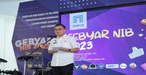 Dinas Penanaman Modal dan Pelayanan Terpadu Satu Pintu (DPMPTSP) Kota Bandung secara resmi meluncurkan aplikasi Gampil versi iOS di Kantor Kecamatan Gedebage, Rabu 10 Mei 2023. Sebagai informasi, Gadget Aplication Mobile for License (Gampil) adalah layanan perizinan berbasis smartphone yang dikembangkan pada tahun 2016. Gampil merupakan sistem tata kelola perizinan yang dapat diakses secara mudah di manapun dan kapanpun. Saat ini, aplikasi tersebut selain dapat di download di Play Store, juga dapat di download melalui app store untuk pengguna iOS dengan kata kunci pencarian "Gampil For Public".